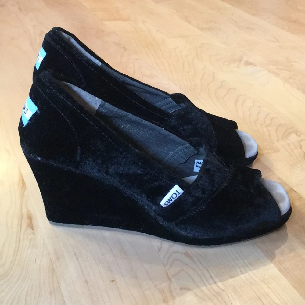 Toms black velvet